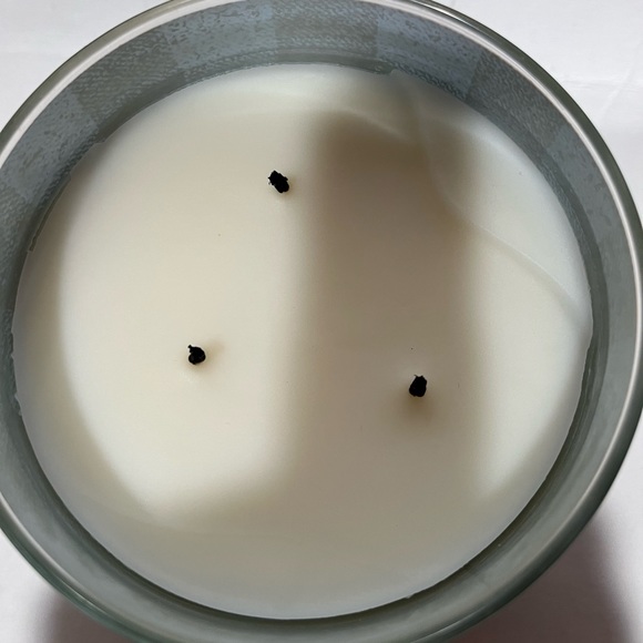 Bath and Bodyworks Berry Spritzer 3 Wick Candle - Picture 3 of 4